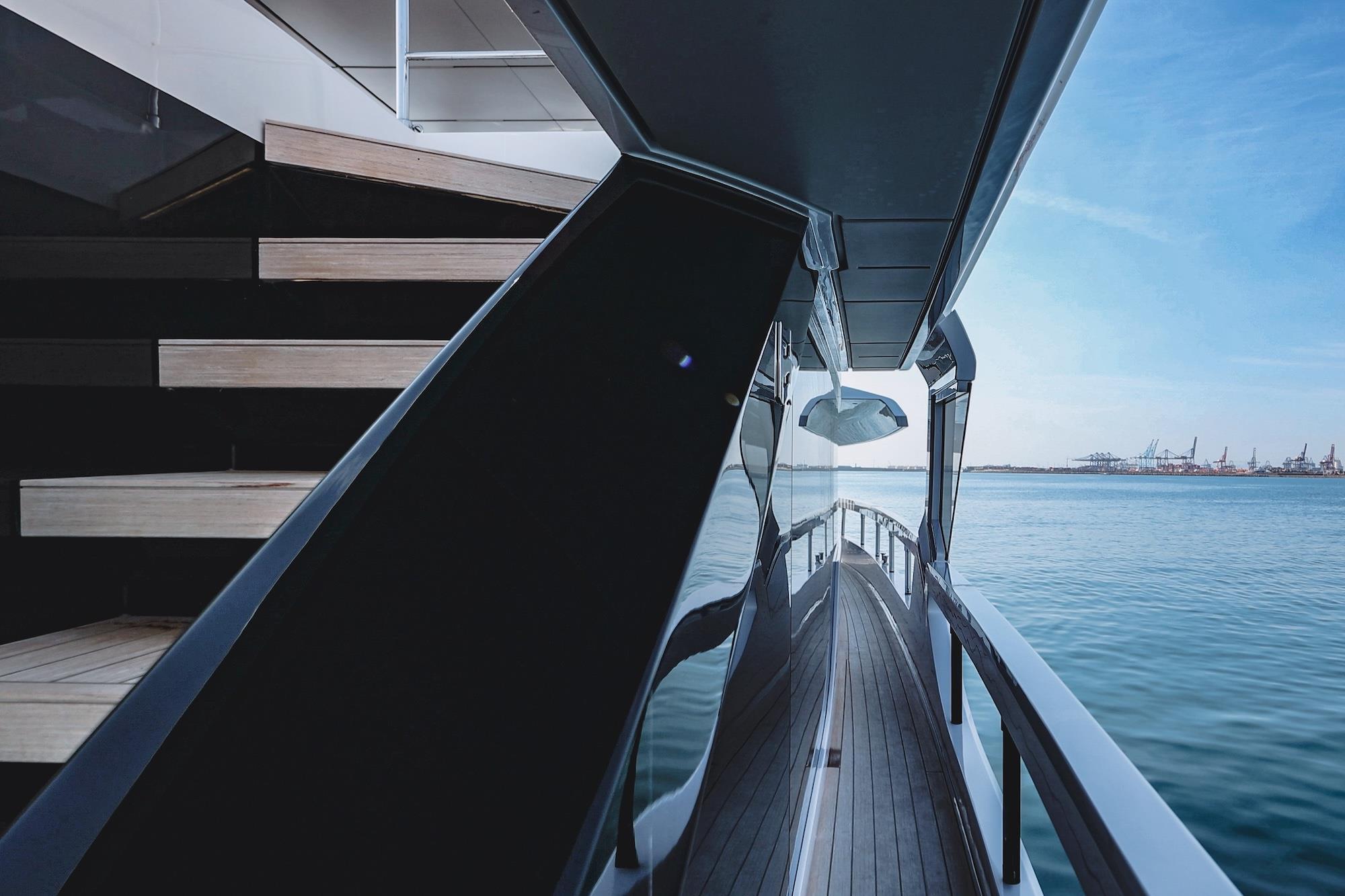 2025 FERRETTI YACHTS INFYNITO 80 